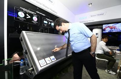 海尔广交会展出世界首个无水箱太阳能热水器，引领日用家电零售创新